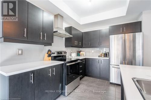 135 Kinsman Drive, Hamilton, ON - Indoor Photo Showing Kitchen With Upgraded Kitchen