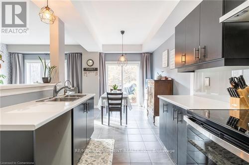 135 Kinsman Drive, Hamilton, ON - Indoor Photo Showing Kitchen With Double Sink With Upgraded Kitchen