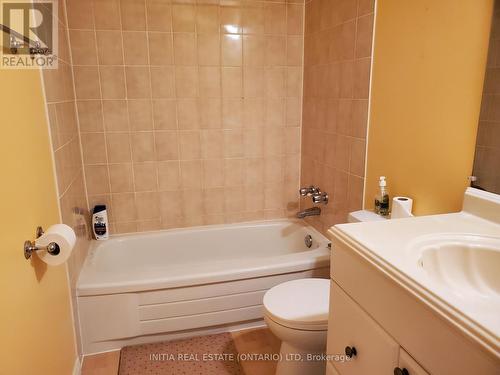 2 - 1215 Cheapside Street, London, ON - Indoor Photo Showing Bathroom