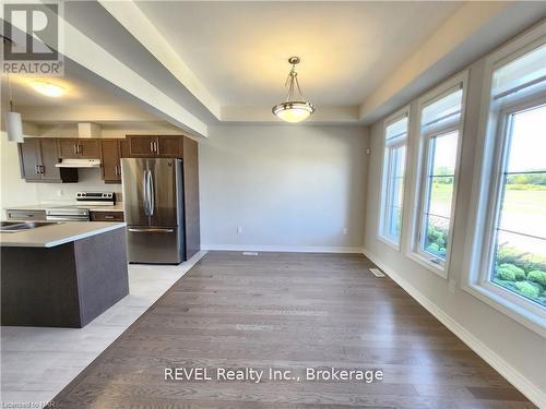 62 Summersides Boulevard, Pelham (662 - Fonthill), ON - Indoor Photo Showing Kitchen With Double Sink