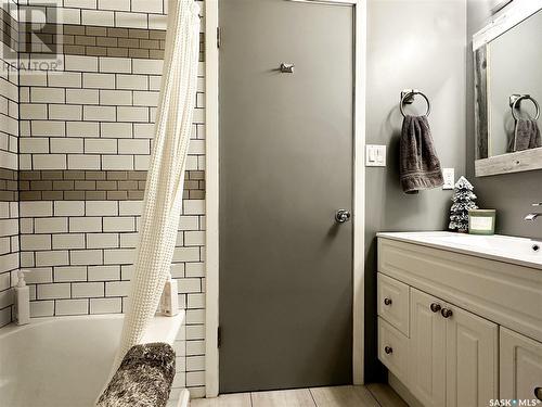 342 28Th Street, Battleford, SK - Indoor Photo Showing Bathroom