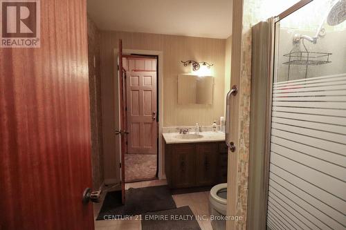 37 Church Street, Hamilton, ON - Indoor Photo Showing Bathroom