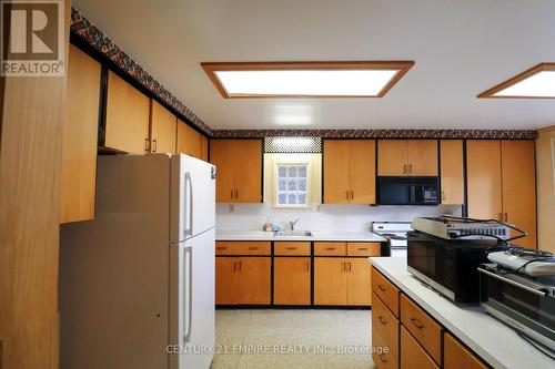 37 Church Street, Hamilton, ON - Indoor Photo Showing Kitchen