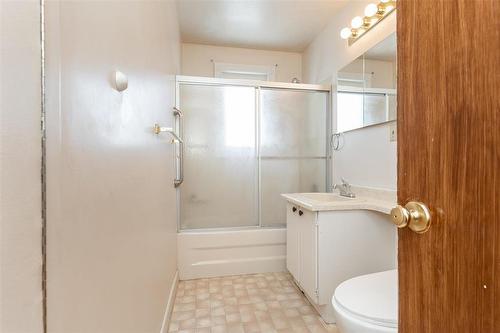 723 Nairn Avenue, Winnipeg, MB - Indoor Photo Showing Bathroom