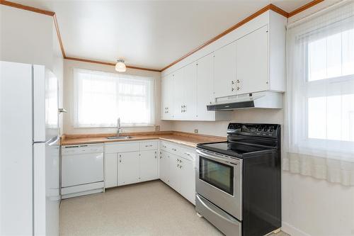 723 Nairn Avenue, Winnipeg, MB - Indoor Photo Showing Kitchen