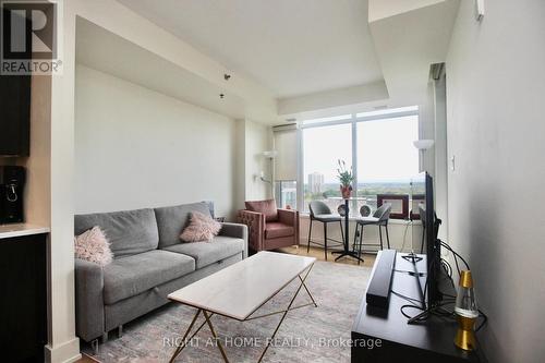 808 - 108 Richmond Road S, Ottawa, ON - Indoor Photo Showing Living Room