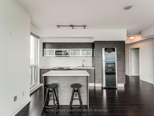 4210-386 Yonge St, Toronto, ON - Indoor Photo Showing Kitchen