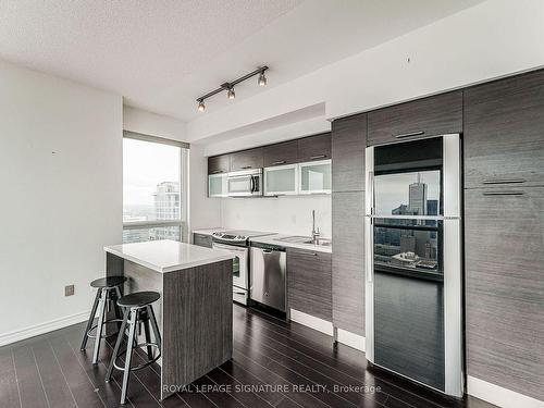 4210-386 Yonge St, Toronto, ON - Indoor Photo Showing Kitchen