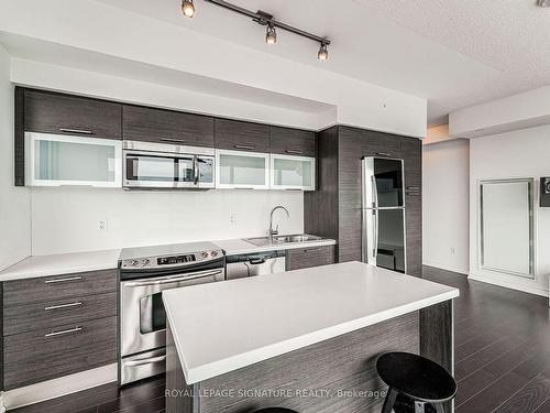 4210-386 Yonge St, Toronto, ON - Indoor Photo Showing Kitchen With Upgraded Kitchen