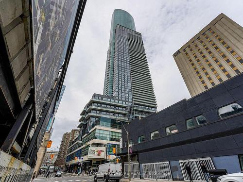 4210-386 Yonge St, Toronto, ON - Outdoor With Facade