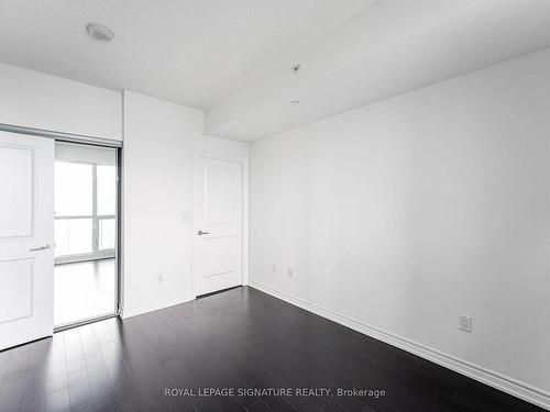 4210-386 Yonge St, Toronto, ON - Indoor Photo Showing Other Room