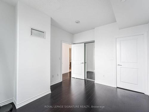 4210-386 Yonge St, Toronto, ON - Indoor Photo Showing Other Room