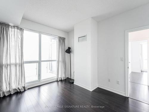 4210-386 Yonge St, Toronto, ON - Indoor Photo Showing Other Room