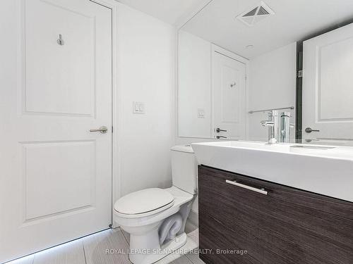 4210-386 Yonge St, Toronto, ON - Indoor Photo Showing Bathroom