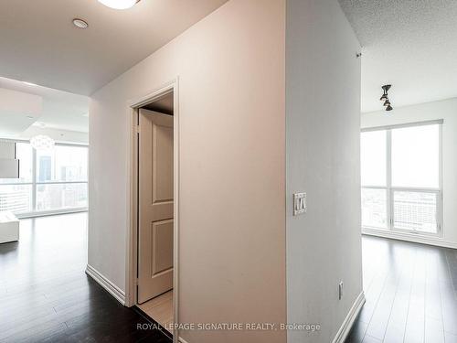 4210-386 Yonge St, Toronto, ON - Indoor Photo Showing Other Room