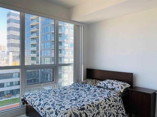 1108-2212 Lake Shore Blvd, Toronto, ON - Indoor Photo Showing Bedroom