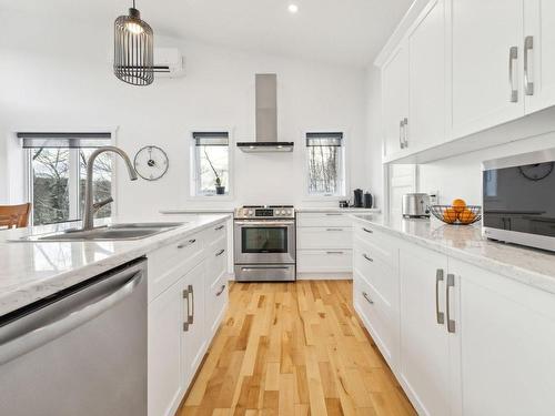 Cuisine - 3 Ch. Des Bouleaux, Blue Sea, QC - Indoor Photo Showing Kitchen With Upgraded Kitchen