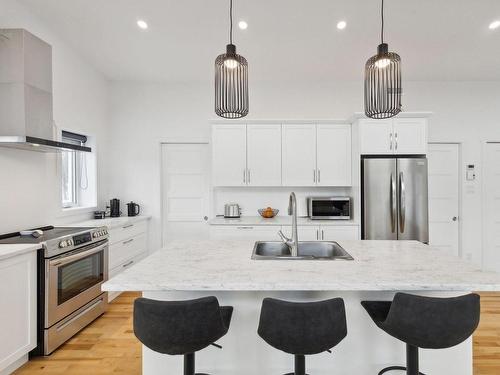 Cuisine - 3 Ch. Des Bouleaux, Blue Sea, QC - Indoor Photo Showing Kitchen With Upgraded Kitchen