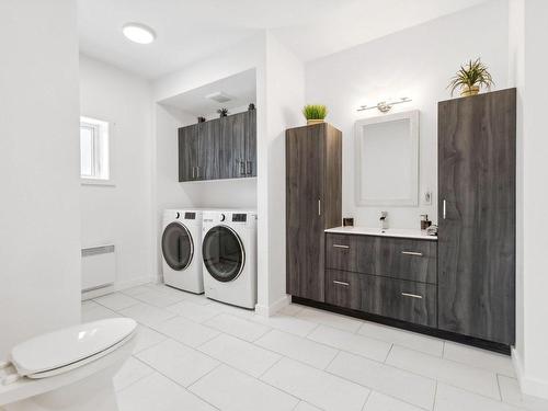 Salle de bains - 3 Ch. Des Bouleaux, Blue Sea, QC - Indoor Photo Showing Laundry Room