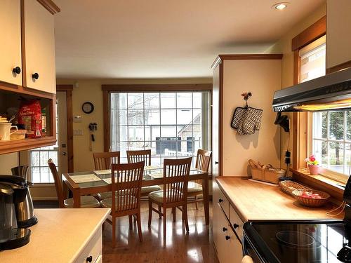 Dining room - 33 Ch. Larochelle, Saint-Claude, QC - Indoor