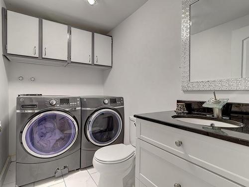 Salle de lavage - 323 Rue Des Vosges, Laval (Vimont), QC - Indoor Photo Showing Laundry Room