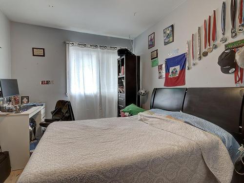 Chambre Ã Â coucher - 323 Rue Des Vosges, Laval (Vimont), QC - Indoor Photo Showing Bedroom