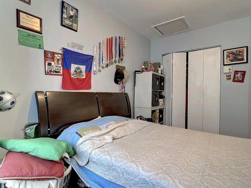 Chambre Ã Â coucher - 323 Rue Des Vosges, Laval (Vimont), QC - Indoor Photo Showing Bedroom