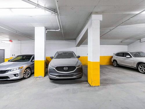 Parking - 3801-5150 Rue Buchan, Montréal (Côte-Des-Neiges/Notre-Dame-De-Grâce), QC - Indoor Photo Showing Garage