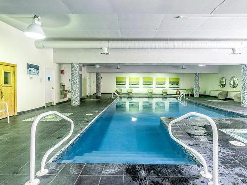 Pool - 3801-5150 Rue Buchan, Montréal (Côte-Des-Neiges/Notre-Dame-De-Grâce), QC - Indoor Photo Showing Other Room With In Ground Pool