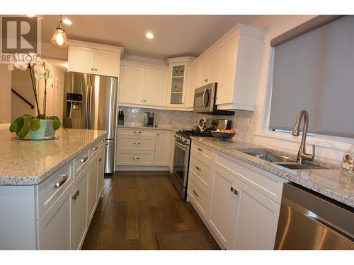 3237 Third Avenue, Smithers, BC - Indoor Photo Showing Kitchen