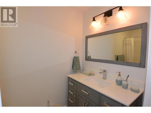 3237 Third Avenue, Smithers, BC - Indoor Photo Showing Bathroom