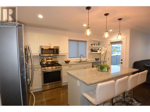 3237 Third Avenue, Smithers, BC - Indoor Photo Showing Kitchen