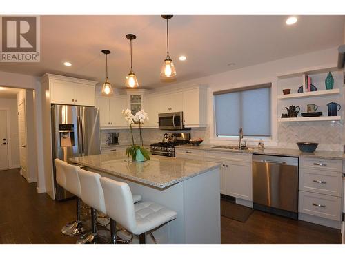 3237 Third Avenue, Smithers, BC - Indoor Photo Showing Kitchen With Upgraded Kitchen