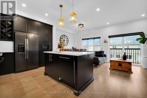 2 - 675 Victoria Road N, Guelph, ON - Indoor Photo Showing Kitchen With Upgraded Kitchen