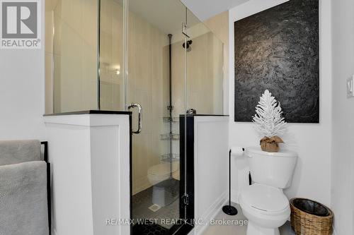 2 - 675 Victoria Road N, Guelph, ON - Indoor Photo Showing Bathroom