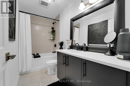 2 - 675 Victoria Road N, Guelph, ON - Indoor Photo Showing Bathroom