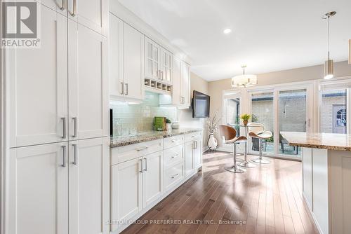 18 - 93 Pine Valley Gate, London, ON - Indoor Photo Showing Kitchen With Upgraded Kitchen