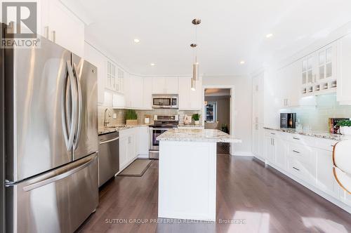 18 - 93 Pine Valley Gate, London, ON - Indoor Photo Showing Kitchen With Upgraded Kitchen