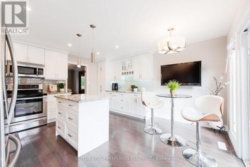 18 - 93 Pine Valley Gate, London, ON - Indoor Photo Showing Kitchen With Upgraded Kitchen