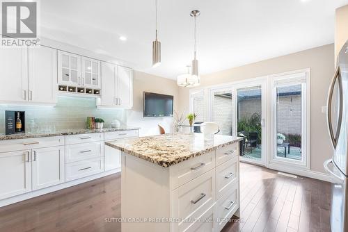 18 - 93 Pine Valley Gate, London, ON - Indoor Photo Showing Kitchen With Upgraded Kitchen