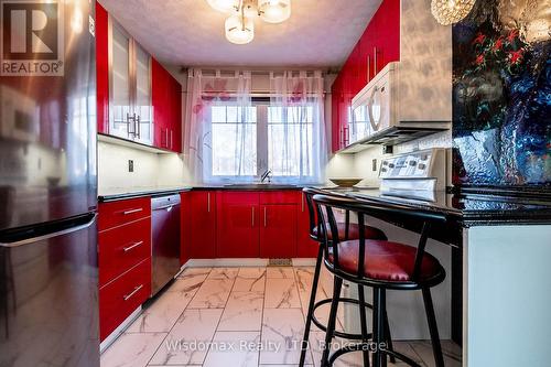 5060 Ontario Avenue, Niagara Falls (210 - Downtown), ON - Indoor Photo Showing Kitchen