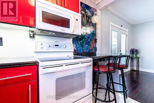 5060 Ontario Avenue, Niagara Falls (210 - Downtown), ON - Indoor Photo Showing Kitchen