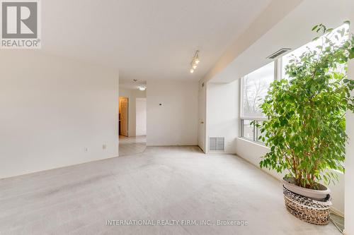 201 - 897 Sheppard Avenue W, Toronto, ON - Indoor Photo Showing Other Room