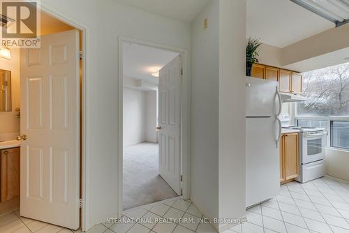 201 - 897 Sheppard Avenue W, Toronto, ON - Indoor Photo Showing Kitchen