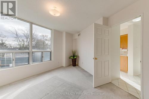 201 - 897 Sheppard Avenue W, Toronto, ON - Indoor Photo Showing Kitchen