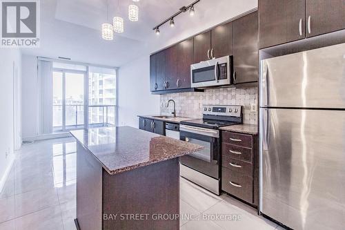 813 - 2885 Bayview Avenue, Toronto, ON - Indoor Photo Showing Kitchen With Upgraded Kitchen