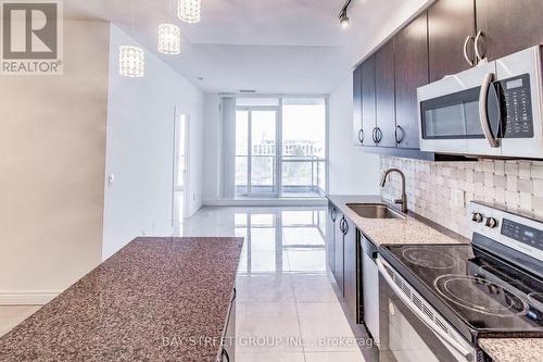 813 - 2885 Bayview Avenue, Toronto, ON - Indoor Photo Showing Kitchen