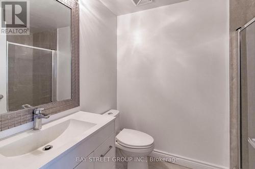 813 - 2885 Bayview Avenue, Toronto, ON - Indoor Photo Showing Bathroom