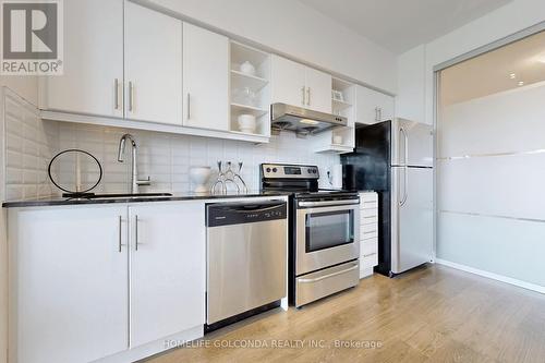 618 - 160 Vanderhoof Avenue, Toronto, ON - Indoor Photo Showing Kitchen