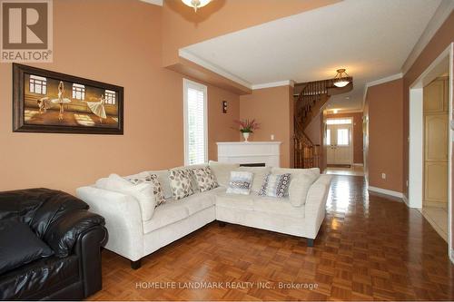 1 Starling Boulevard, Vaughan, ON - Indoor Photo Showing Living Room